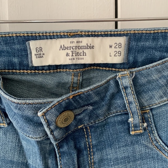Abercrombie & Fitch Light Wash Skinny Jeans W28 L29 6R - Picture 2 of 3